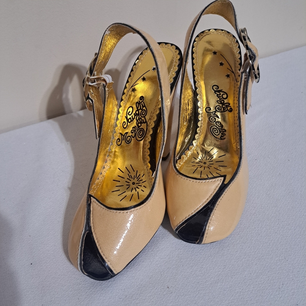 Retro 50s Style Naughty Monkey Beige and Black Women's Heels